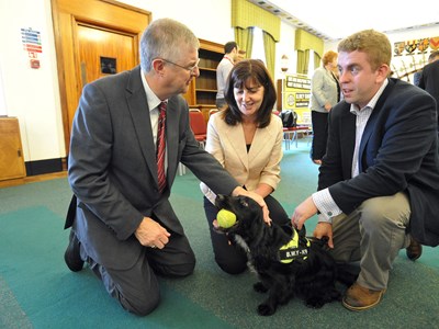 Welsh Health Minister meets tobacco sniffer dog Phoebe